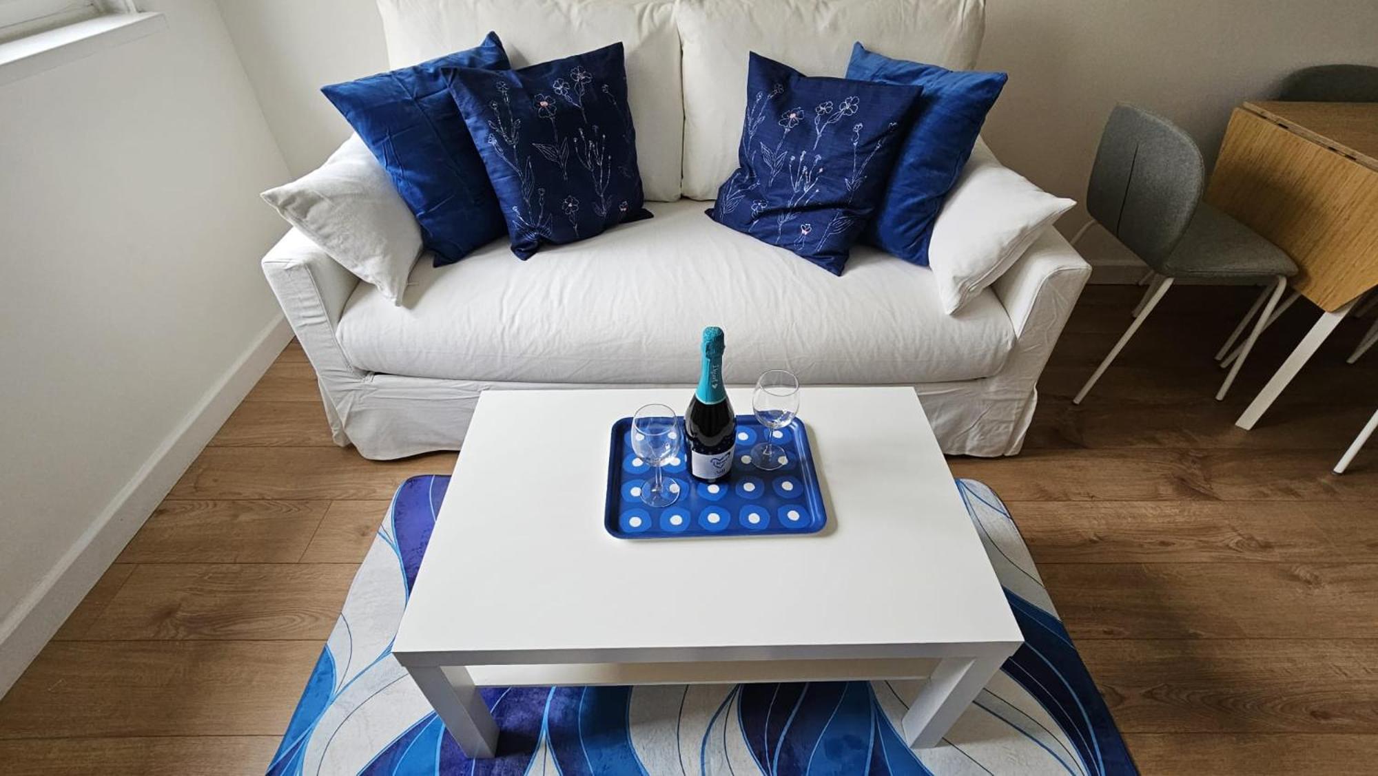 Modern Flat Near London! Apartment
