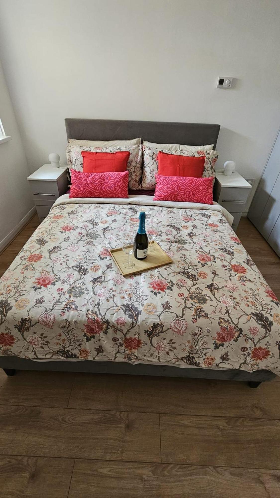 Apartment Modern Flat Near London! London
