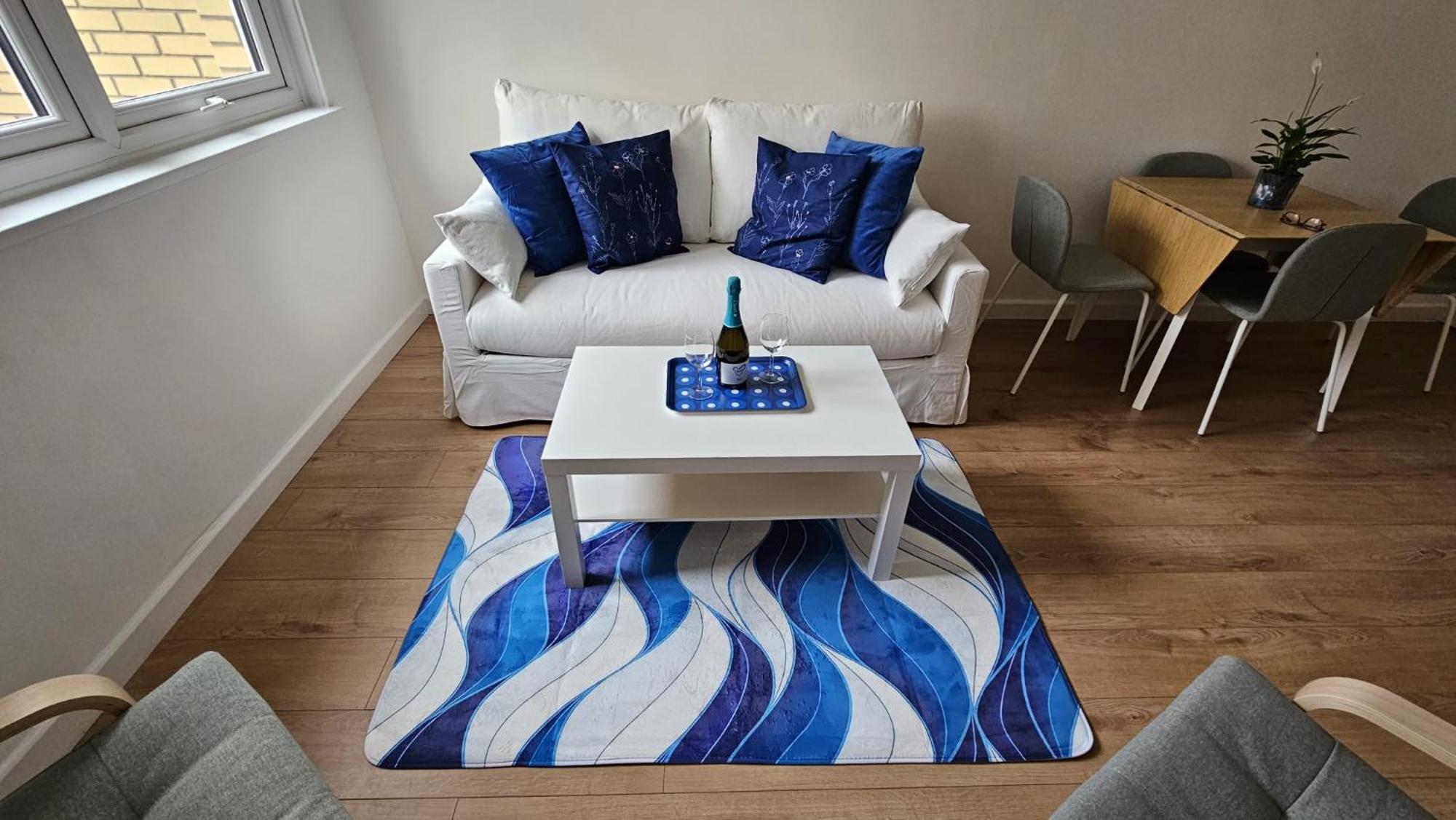 Modern Flat Near London! London