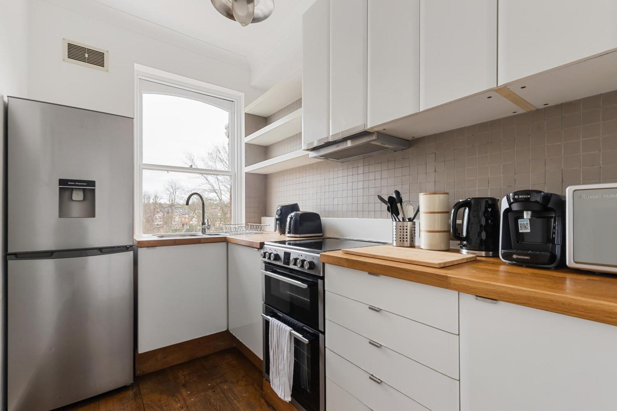 Modern 3br In London, Huge Terrace & Sleeps 10