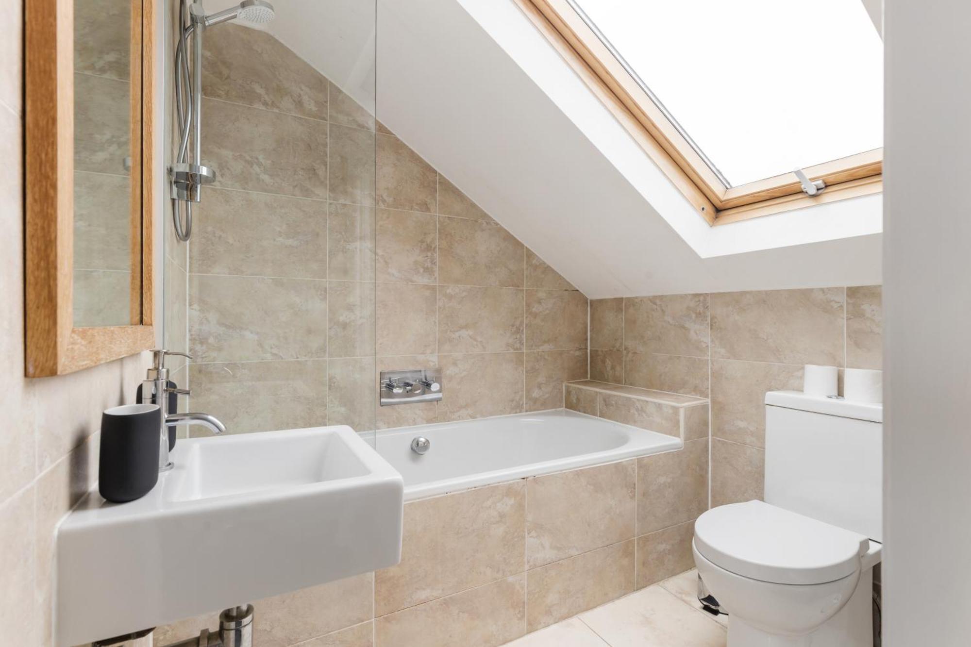 Apartment Modern 3br In London, Huge Terrace & Sleeps 10