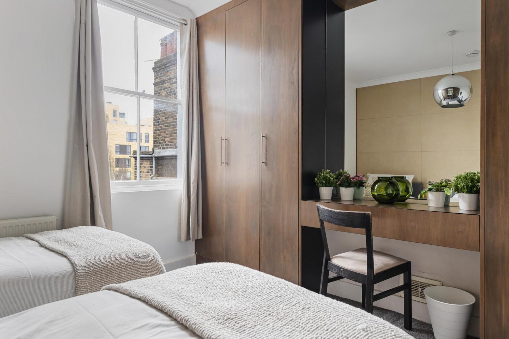 Modern 3br In London, Huge Terrace & Sleeps 10 *