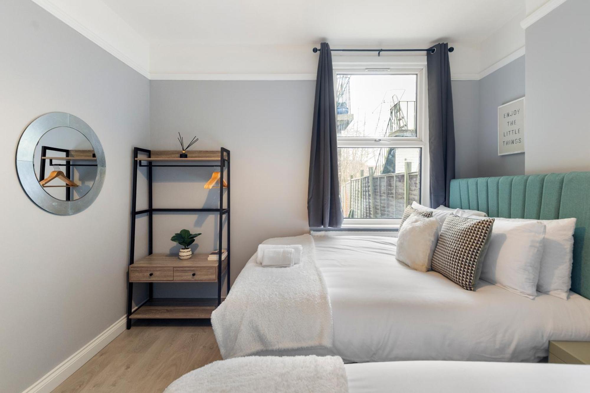 Wembley Haven - 2 Bdr - Sleeps 9 Apartment London