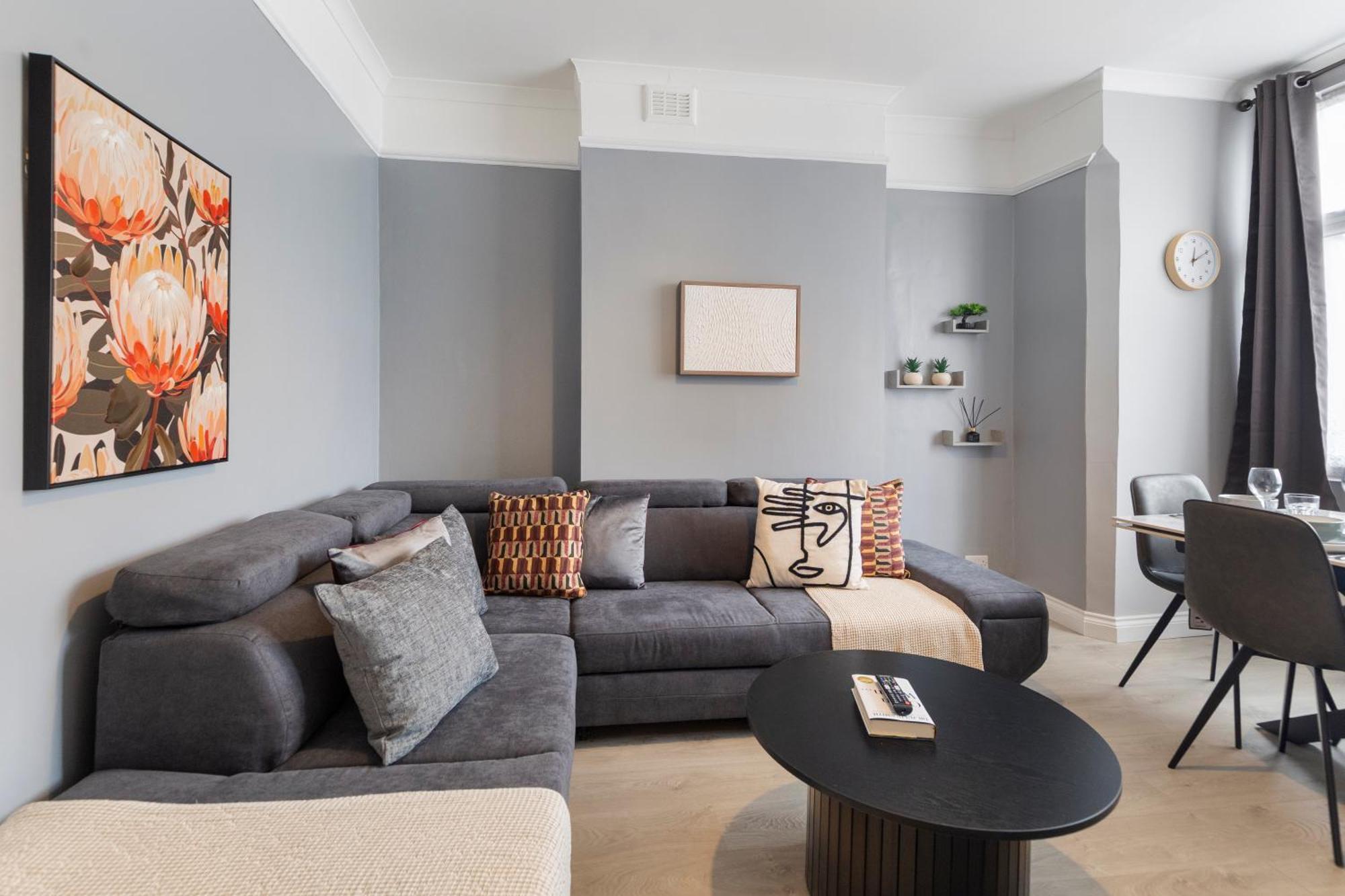 Wembley Haven - 2 Bdr - Sleeps 9 Apartment London