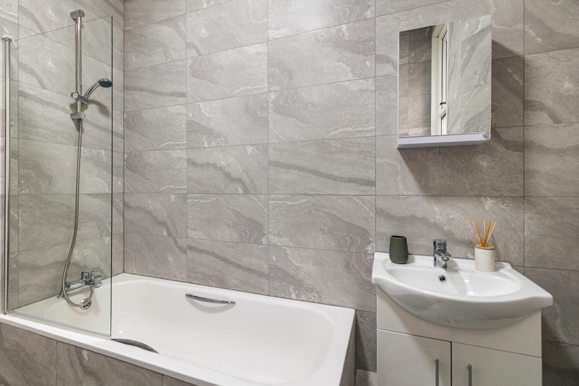 Wembley Haven - 2 Bdr - Sleeps 9 London