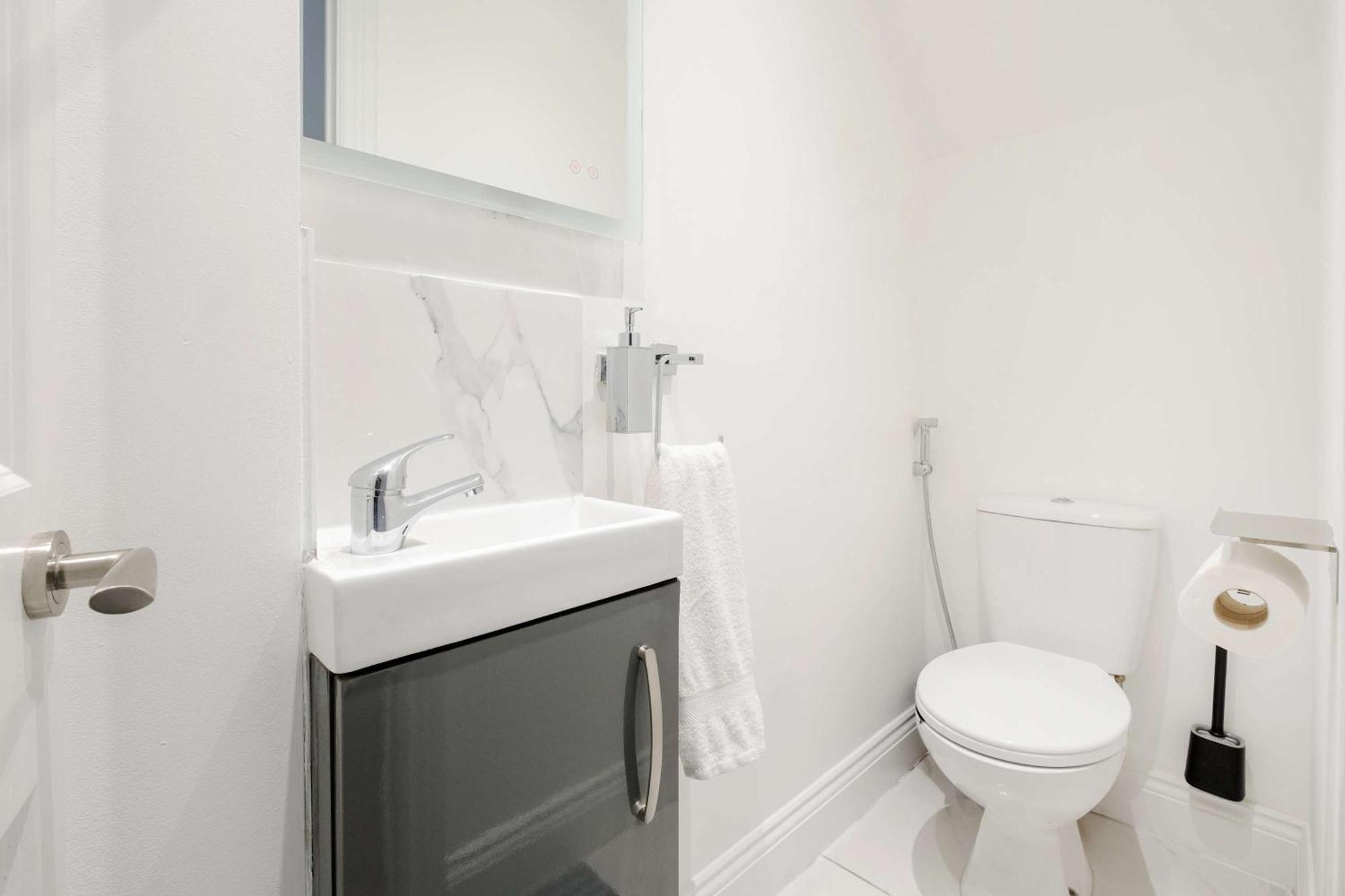Luxury 4 Bedroom In London