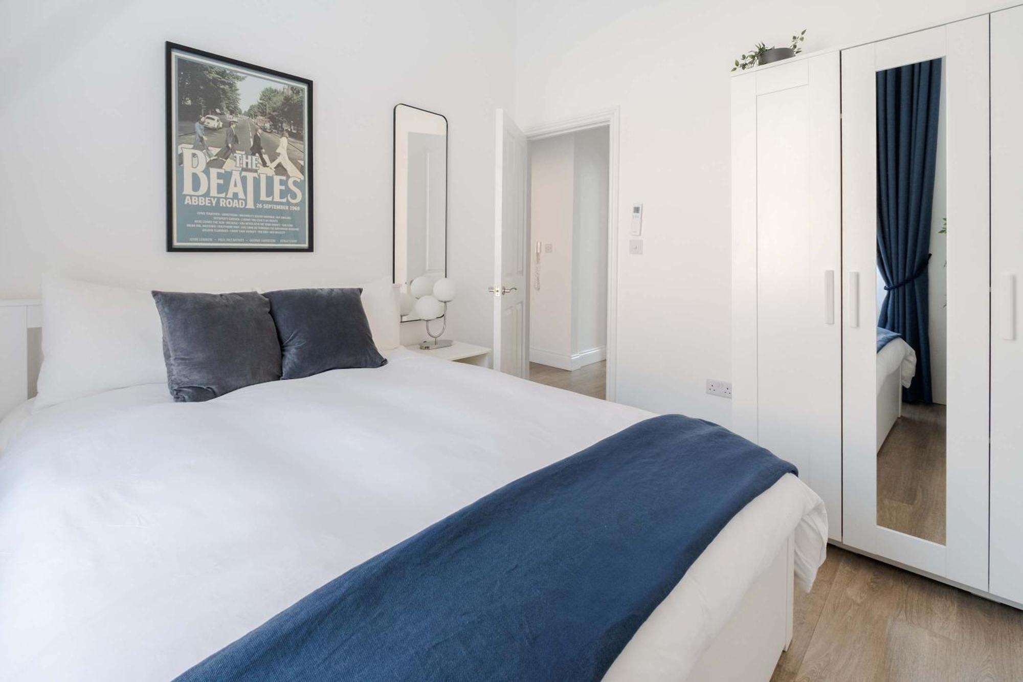 Luxury 4 Bedroom In Apartment *