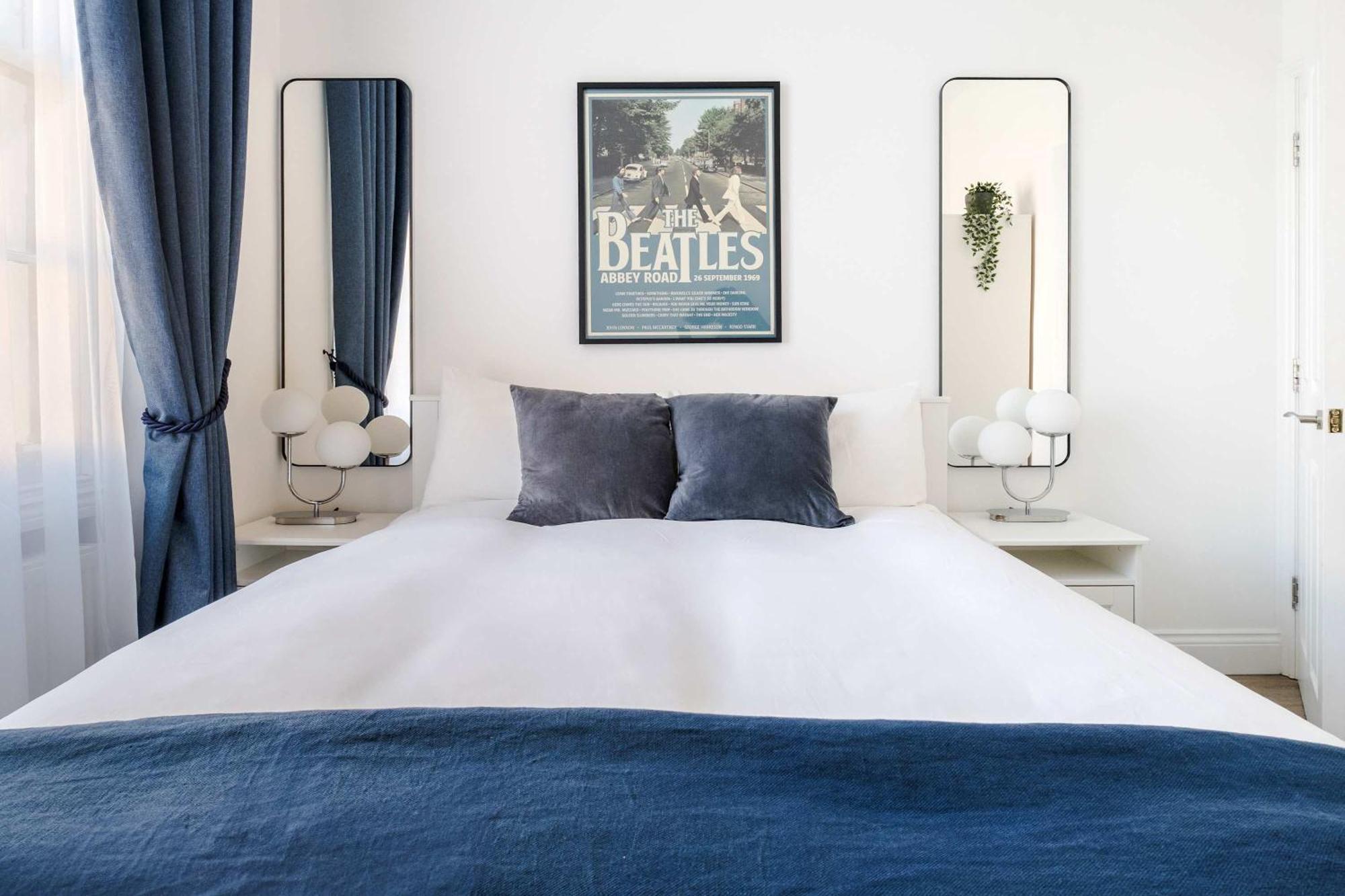 Luxury 4 Bedroom In Apartment *