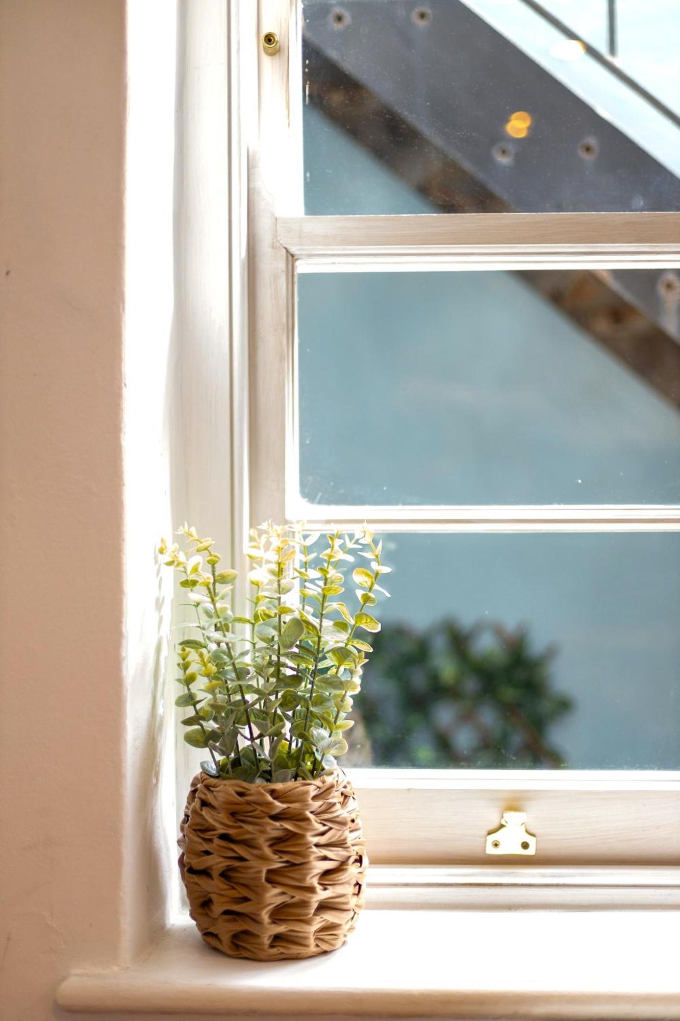 Albert Apt London