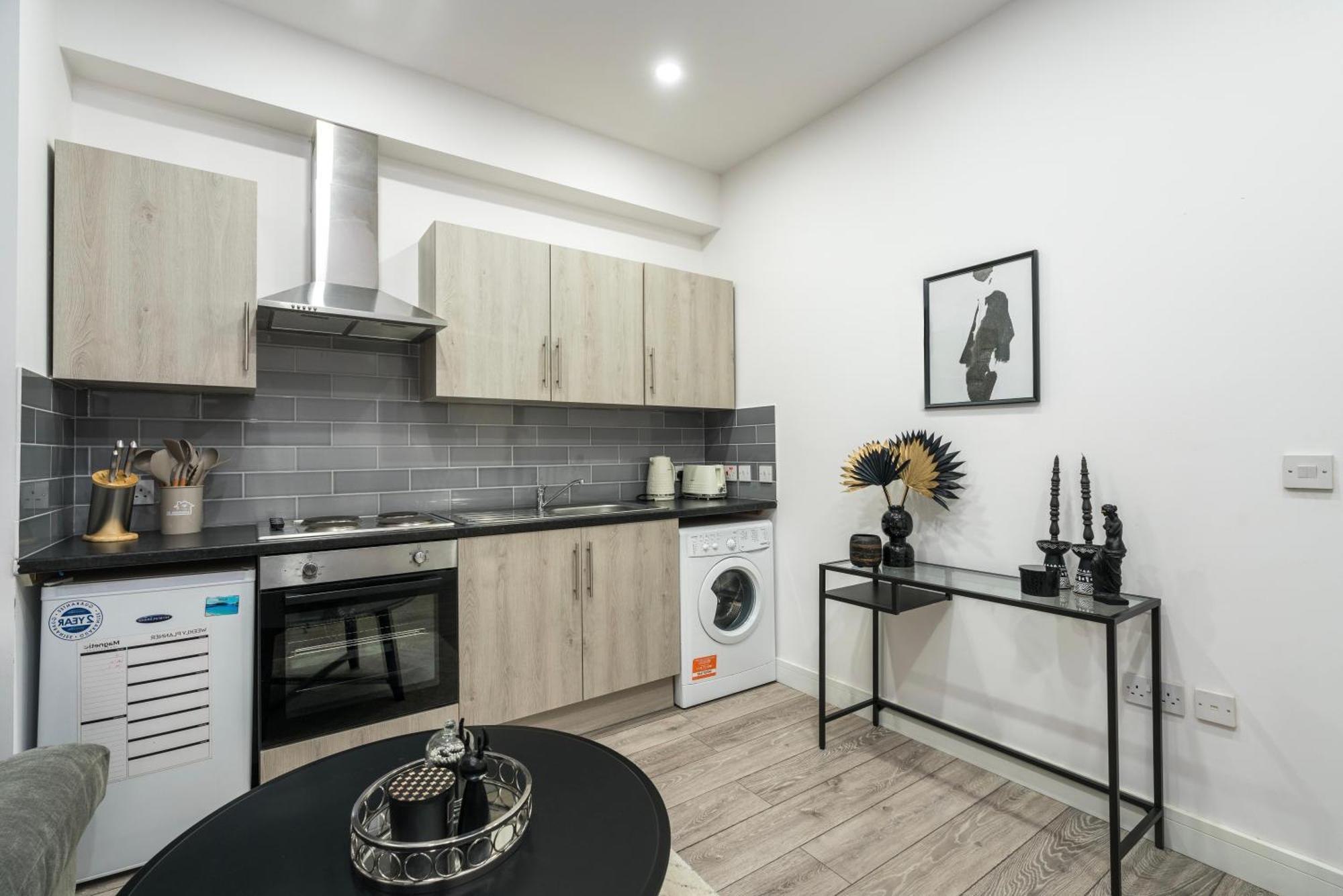 Flat Near By Kensington Olympia Exhibition-2 Bedroom Apartment *