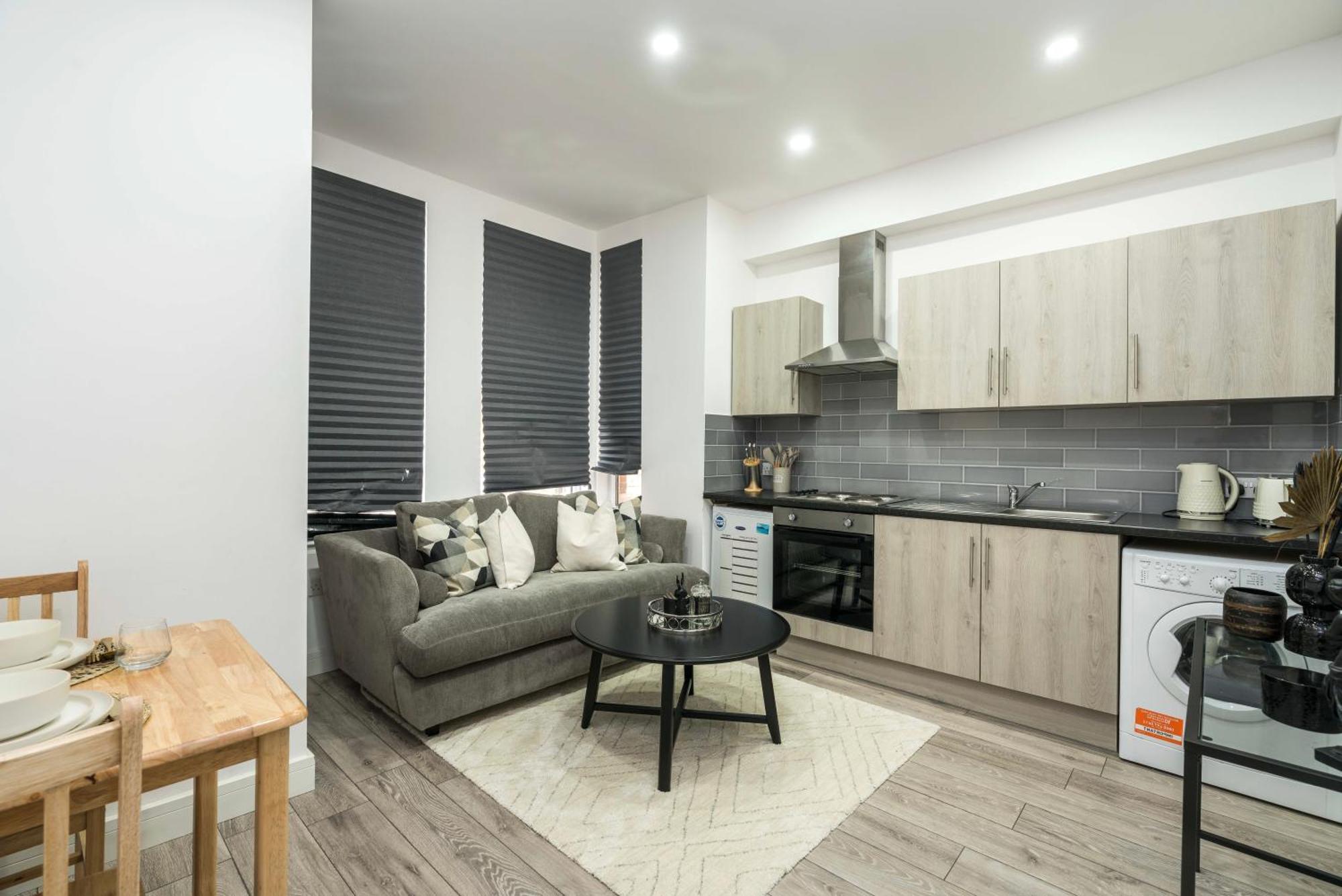 Flat Near By Kensington Olympia Exhibition-2 Bedroom Apartment