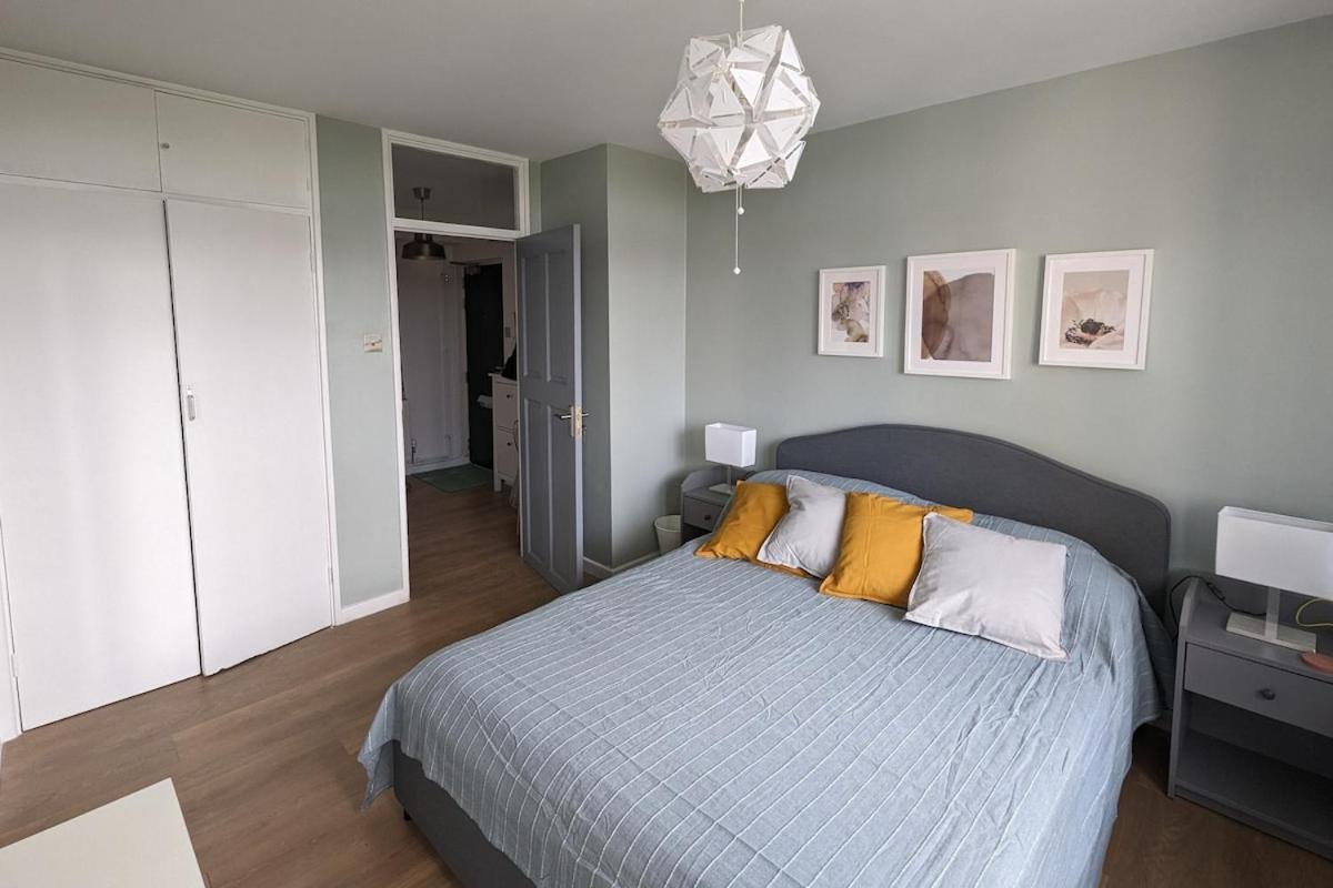 Panoramic View Two-bedroom Flat