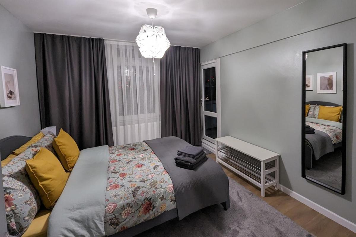 Panoramic View Two-bedroom Flat * London