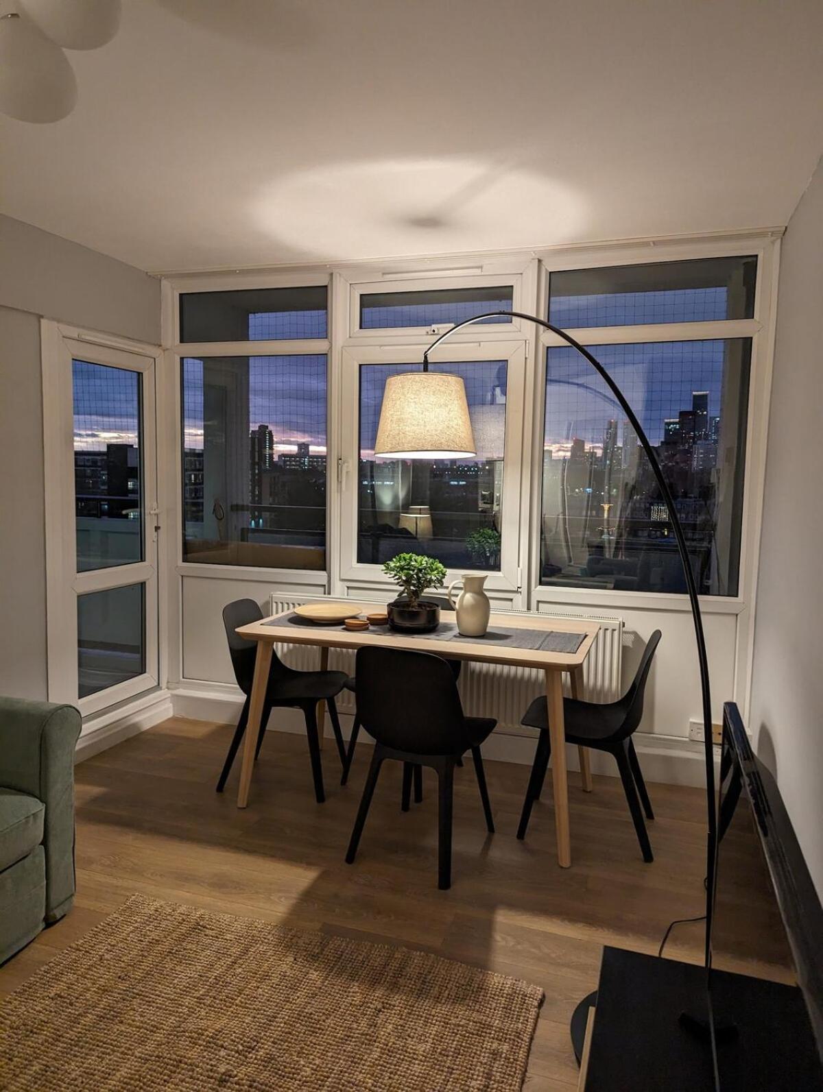 Panoramic View Two-bedroom Flat Apartment *
