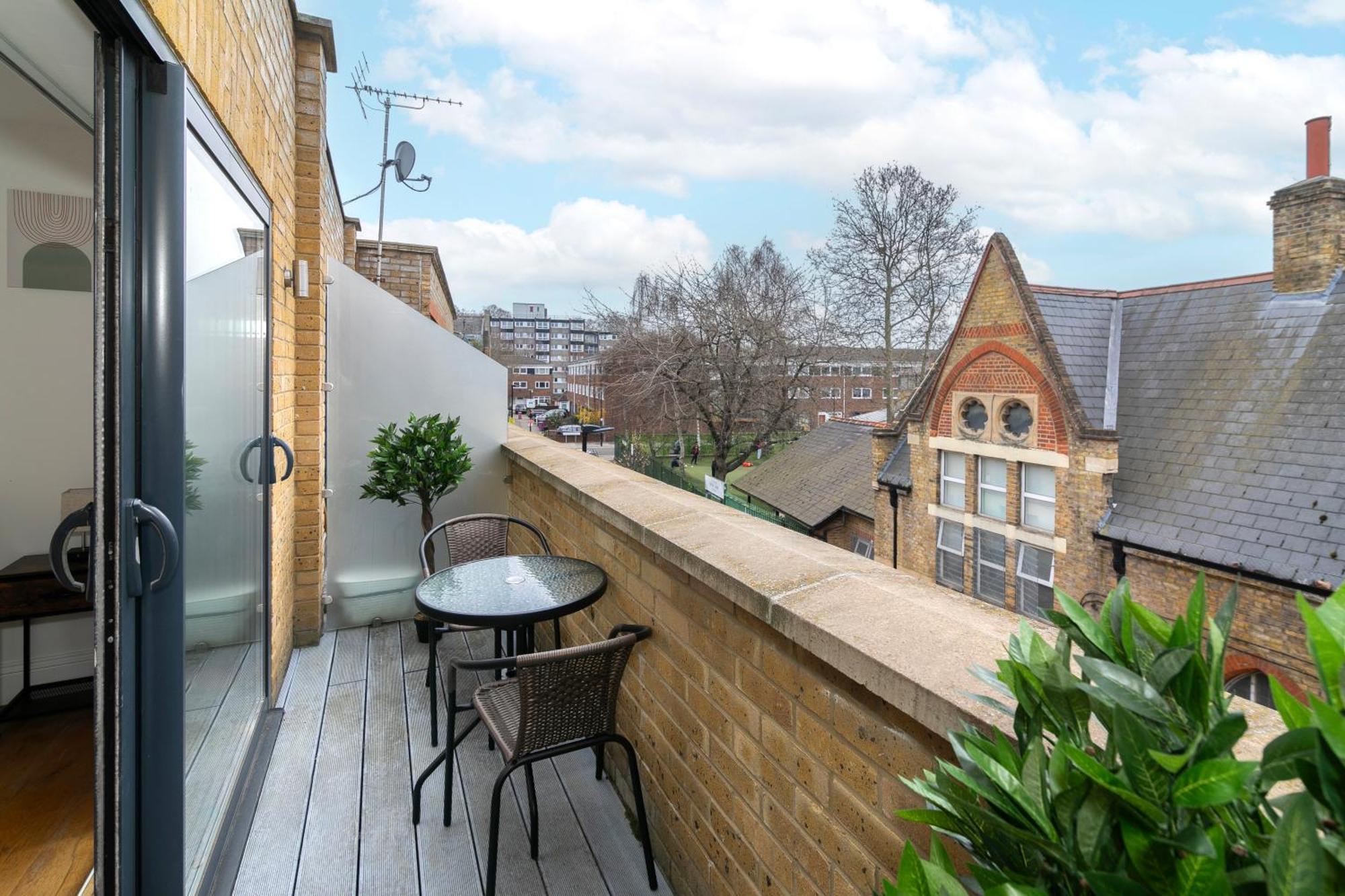 Brick Lane E2 3 Bedroom 2 Living 2 Bathroom Balcony Londen