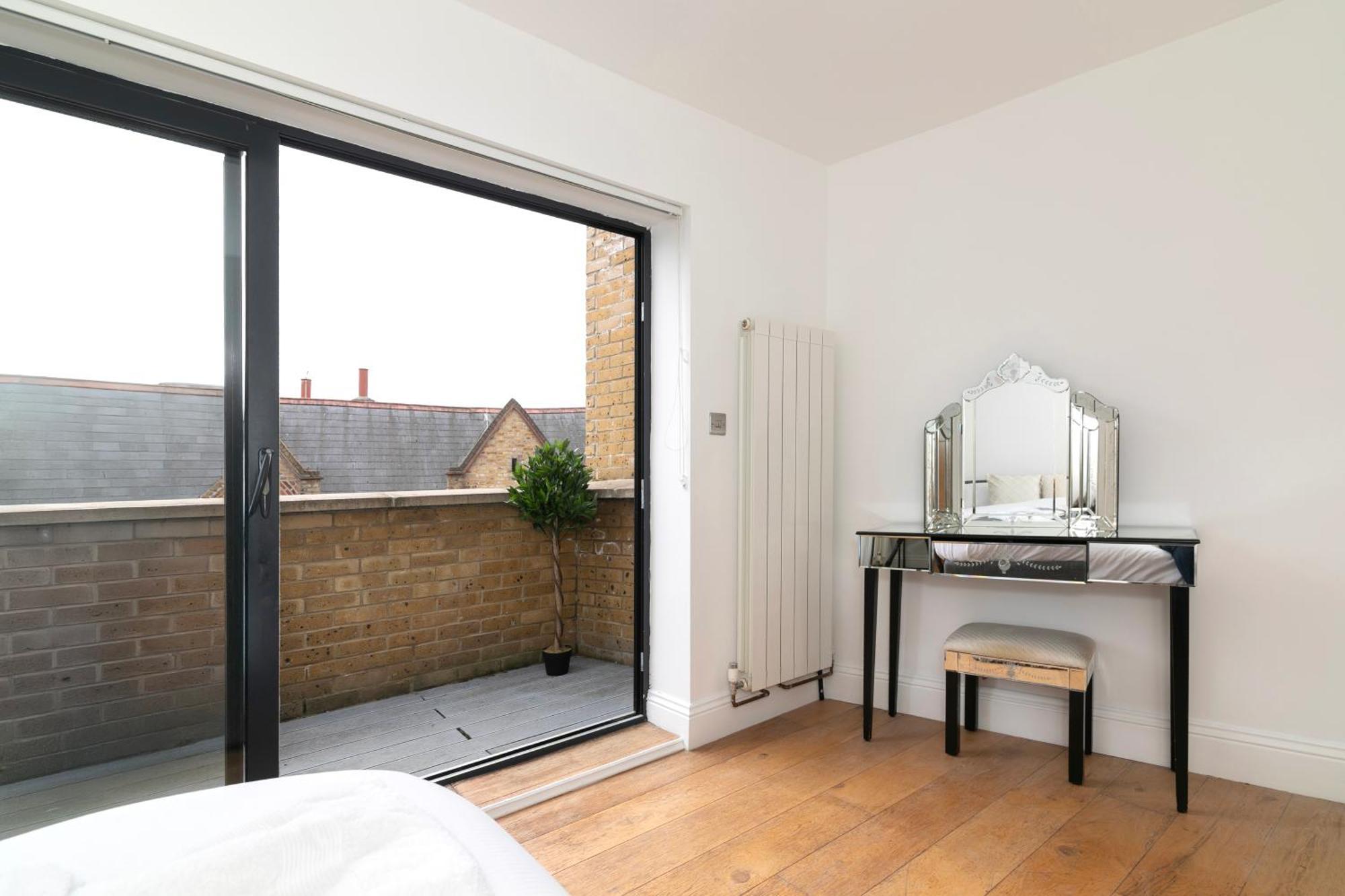 Brick Lane E2 3 Bedroom 2 Living 2 Bathroom Balcony Londen