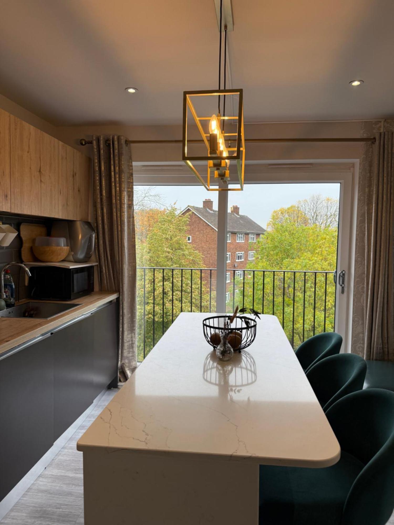 Luxury Spacious Flat Close To London