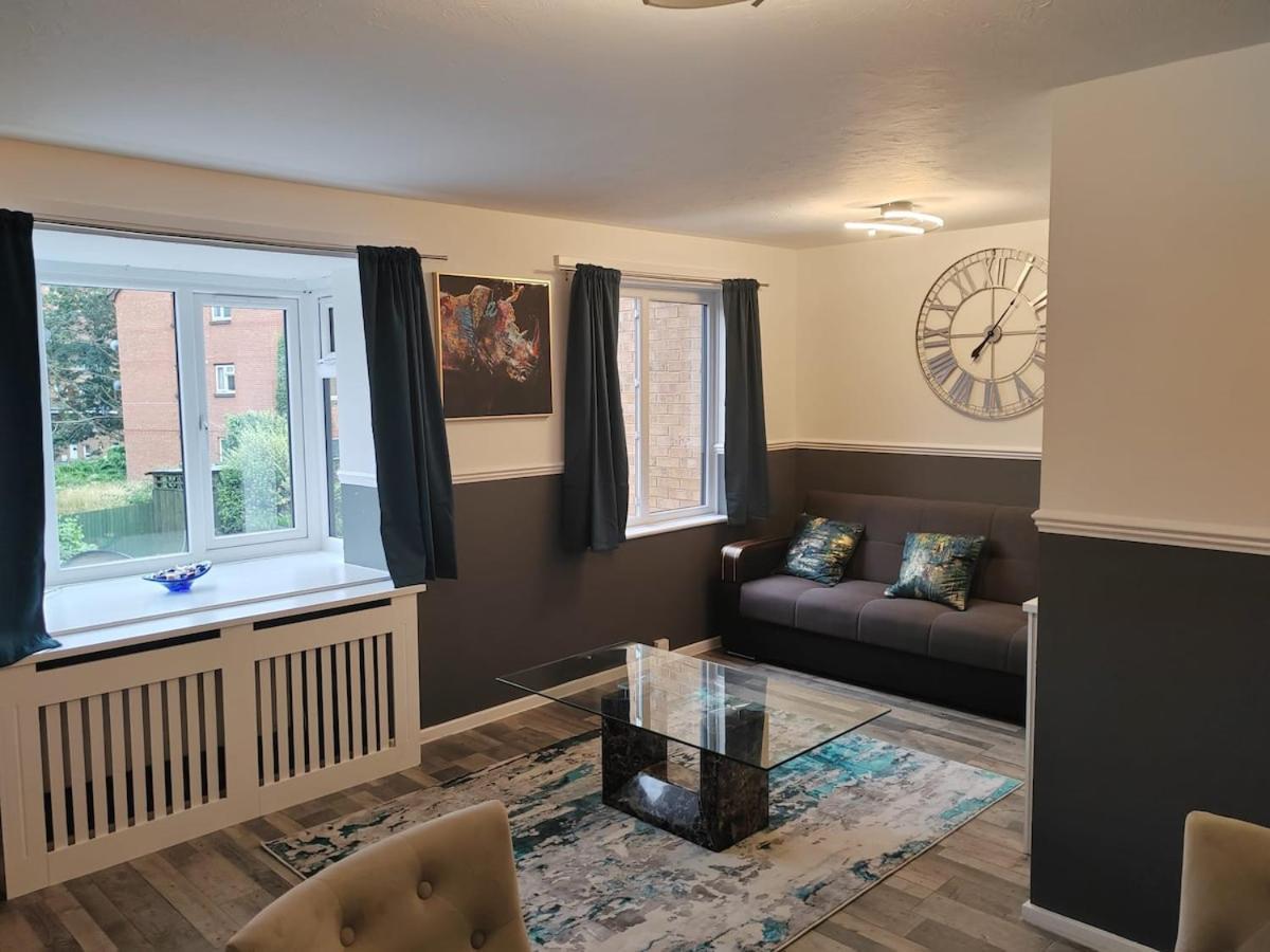 Domasi Flat In New Cross Apartment
