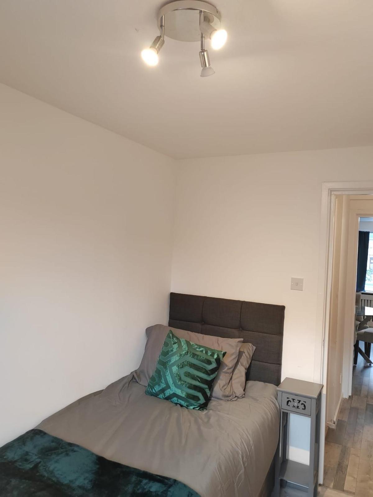 Domasi Flat In New Cross Apartment