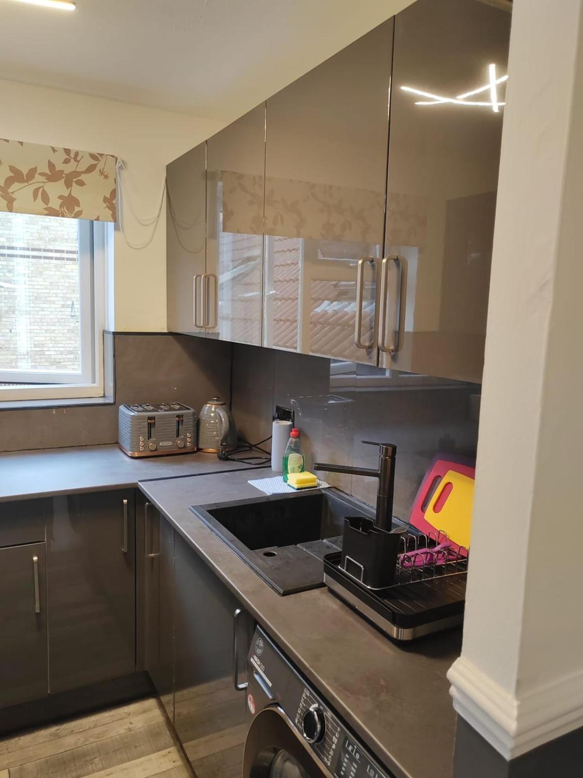 Domasi Flat In New Cross *