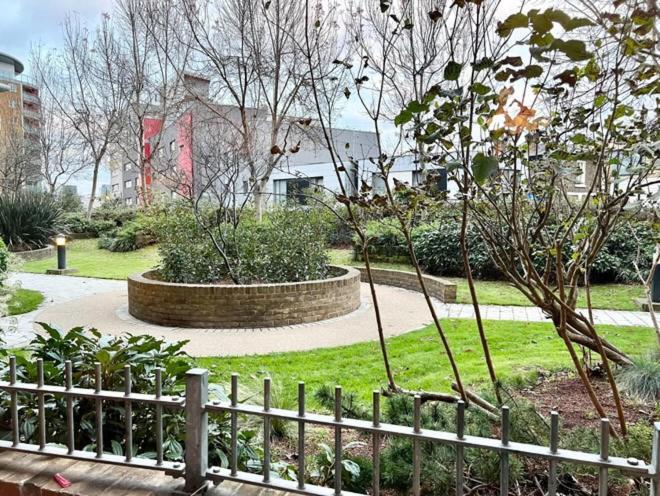 Modern 2 Bedroom Close To Center Zone 2 London