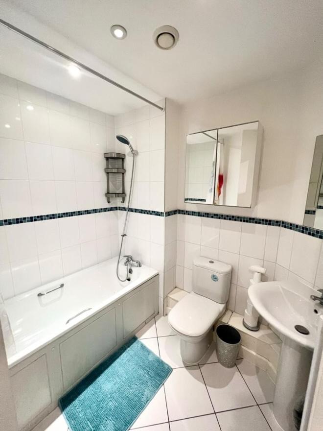 Apartment Modern 2 Bedroom Close To Center Zone 2 London