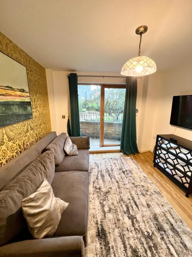 Modern 2 Bedroom Close To Center Zone 2 Apartment