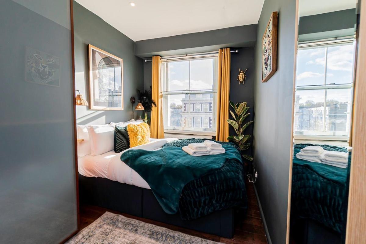 Stylish 2br Near Hyde Park & Museums, Kensington Apartment