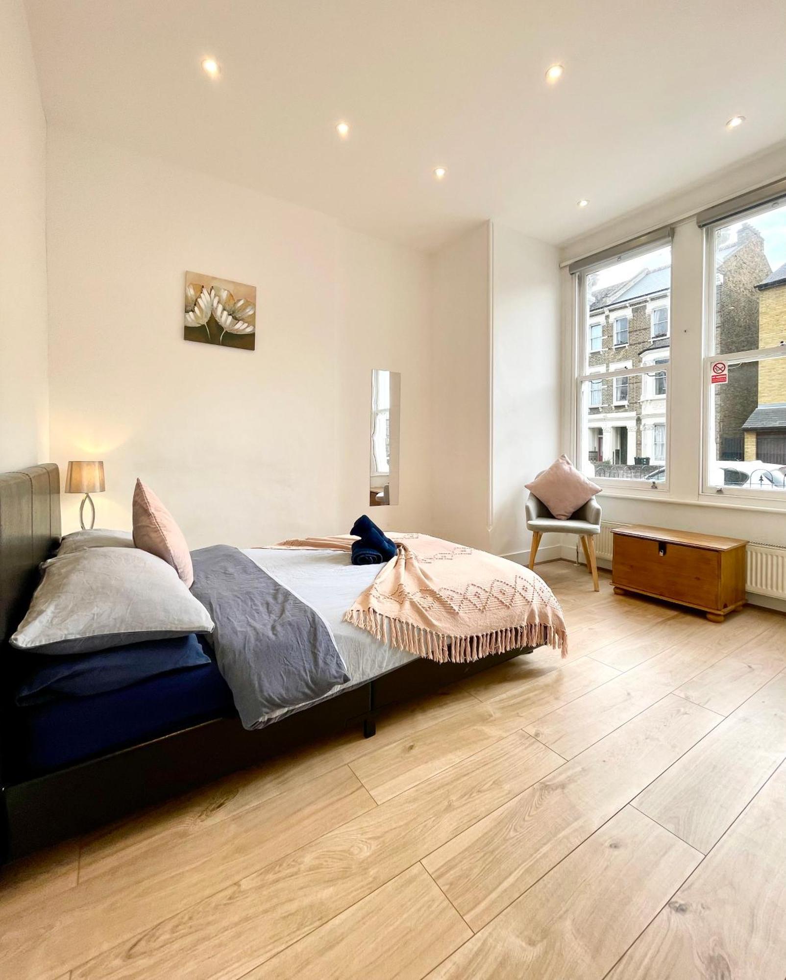 A Ground Floor One Double Bedroom Flat With Garden *