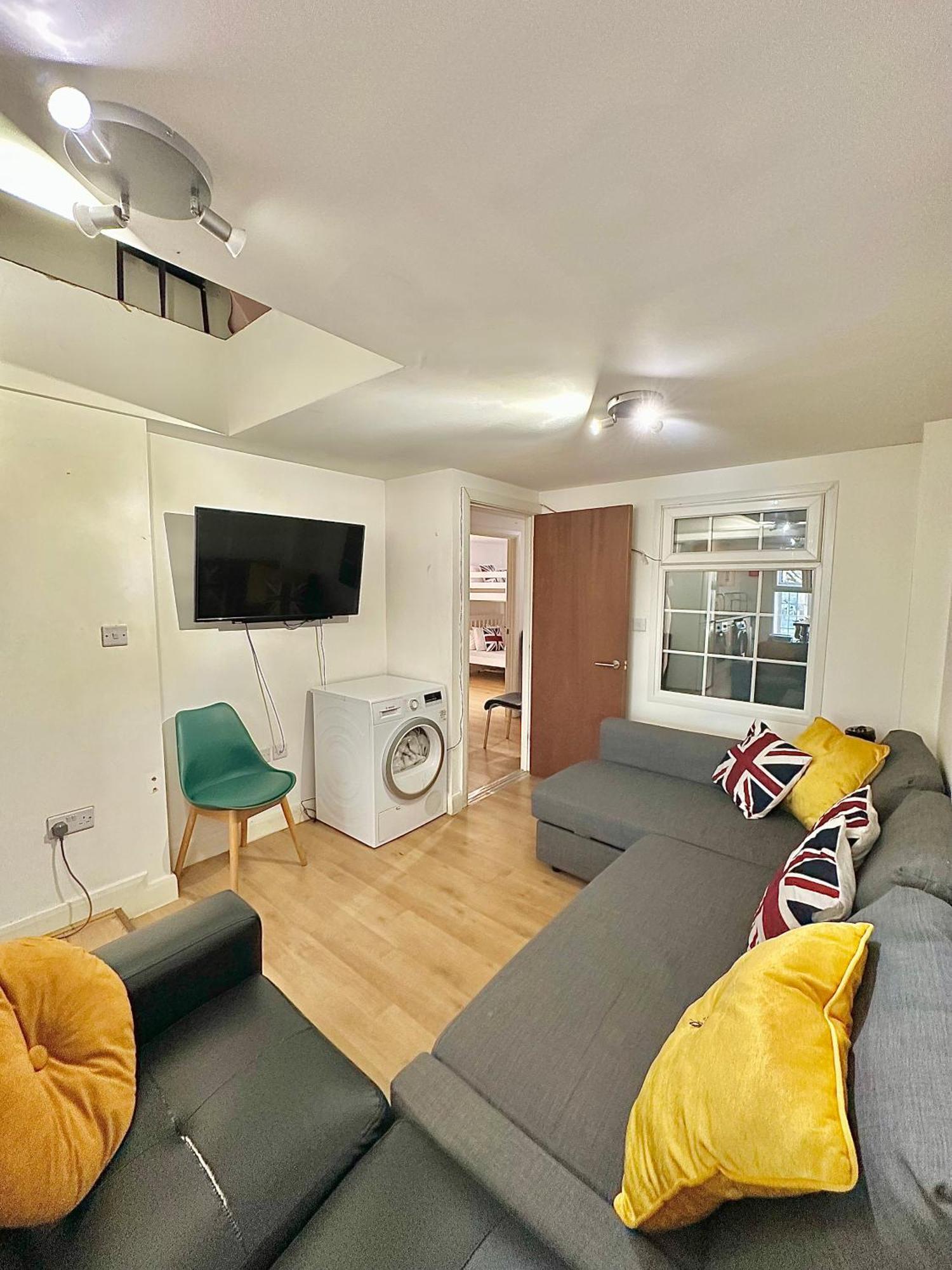 Apartment Large Flat In West *