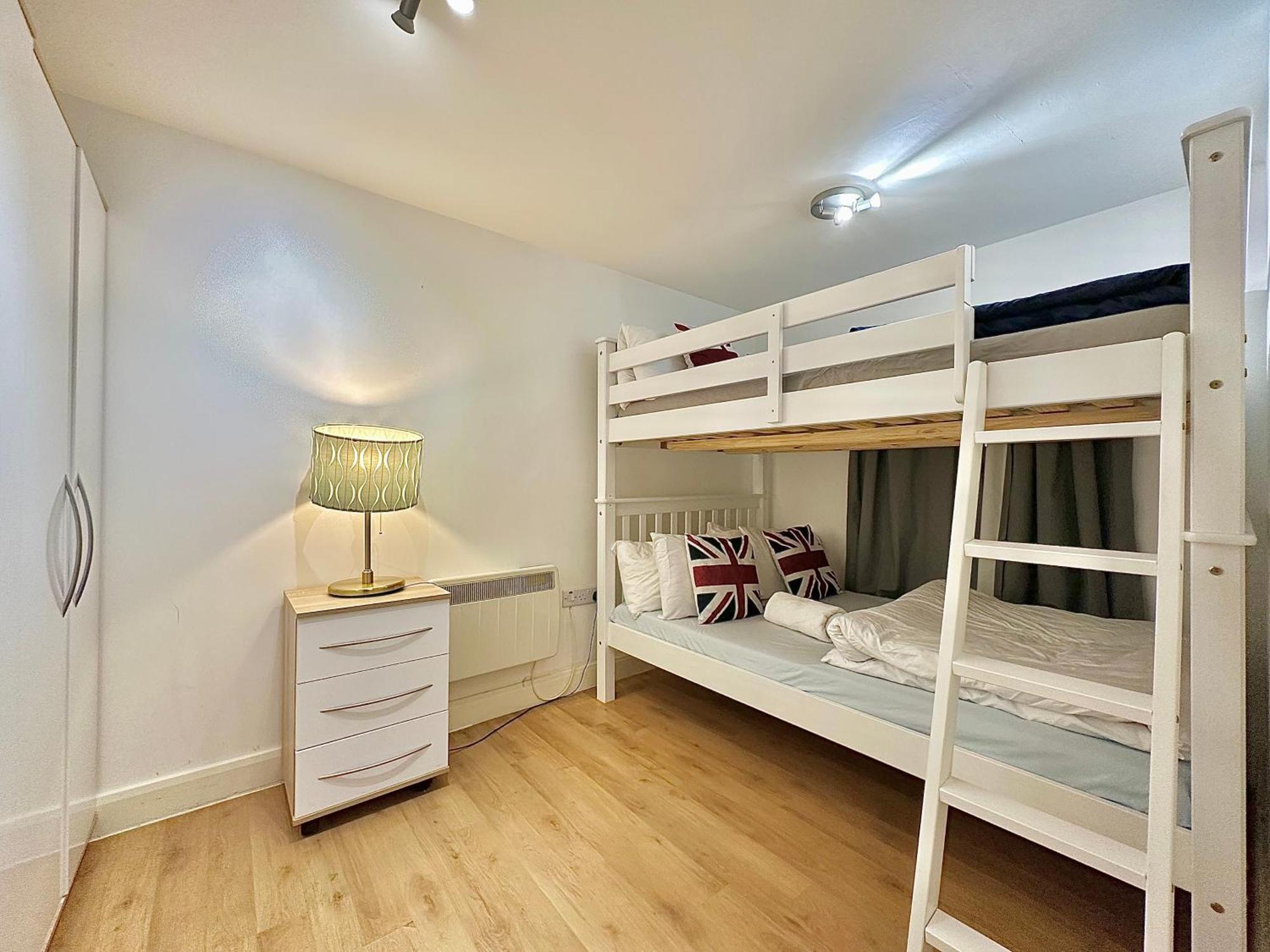 Large Flat In West Apartment *