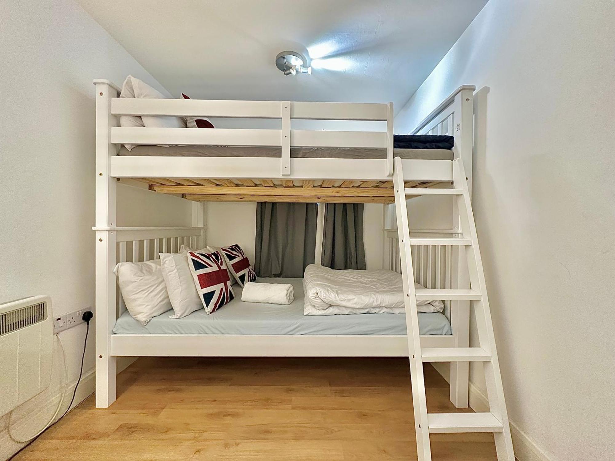 Large Flat In West