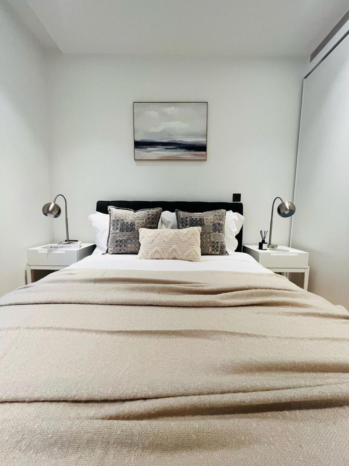 Stylish White Flat - Steps To Tube Westfield & Portobello London