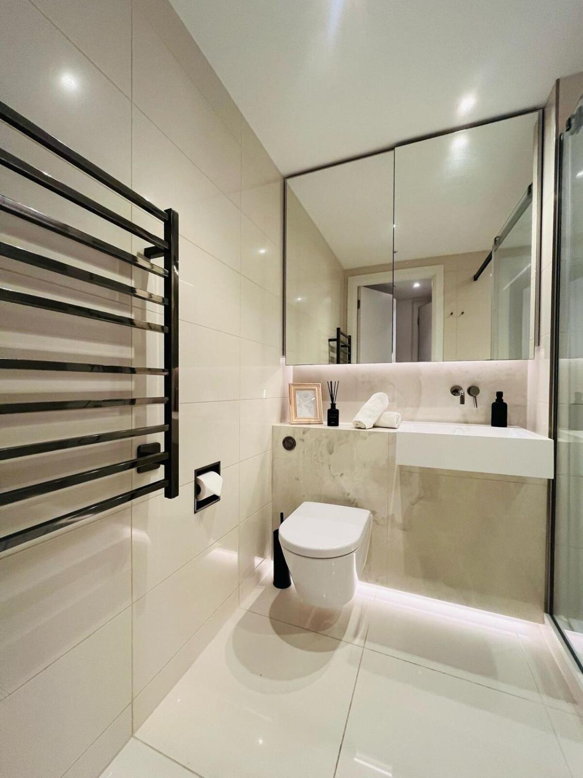 Stylish White Flat - Steps To Tube Westfield & Portobello Apartment *