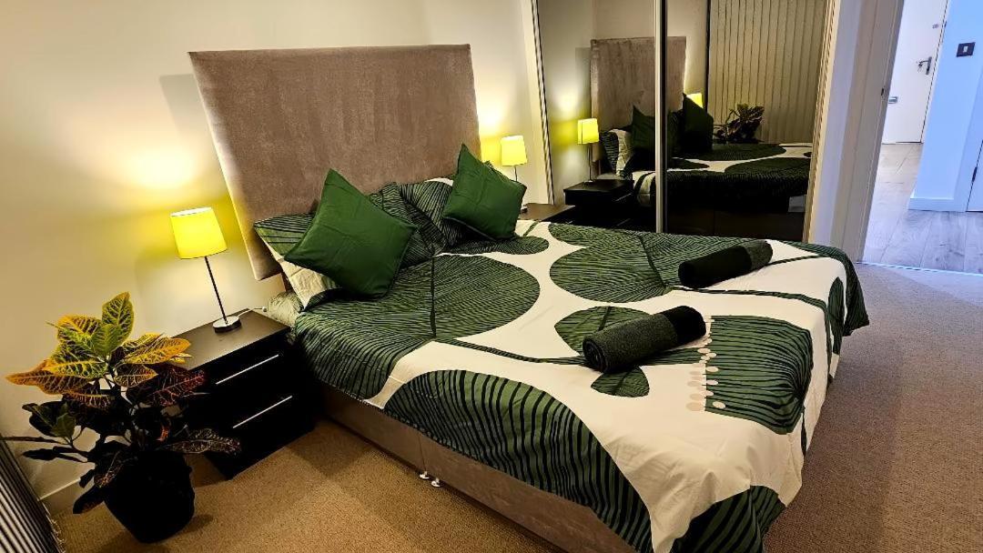 Amazing Flat Near Stratford Station * London