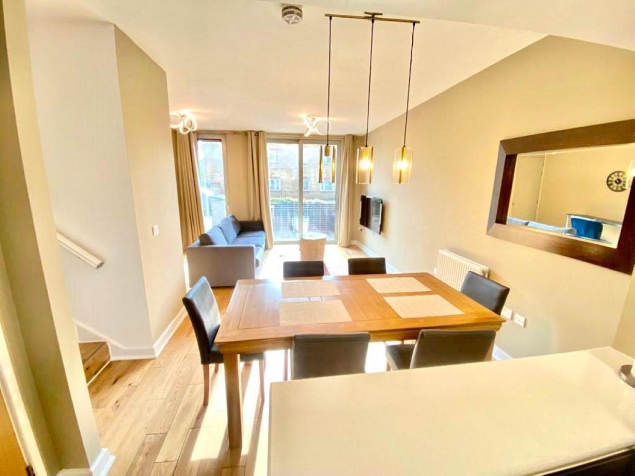 Apartment East Side 2 Bed Duplex *