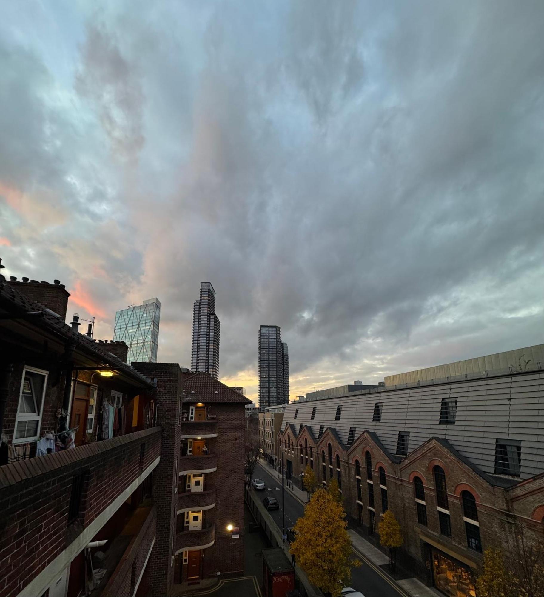 Modern Flat Overlooking Shoreditch Apartment London
