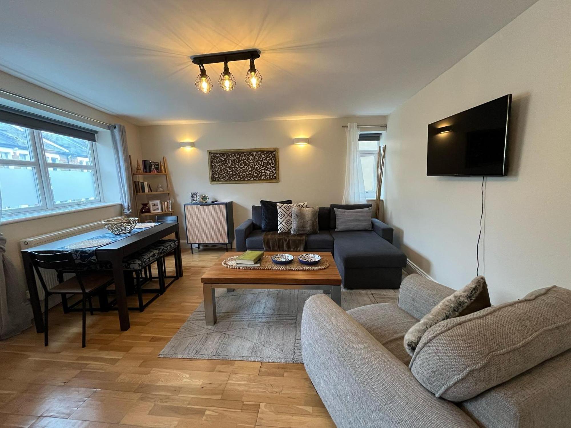 Spacious 2 Bedroom London