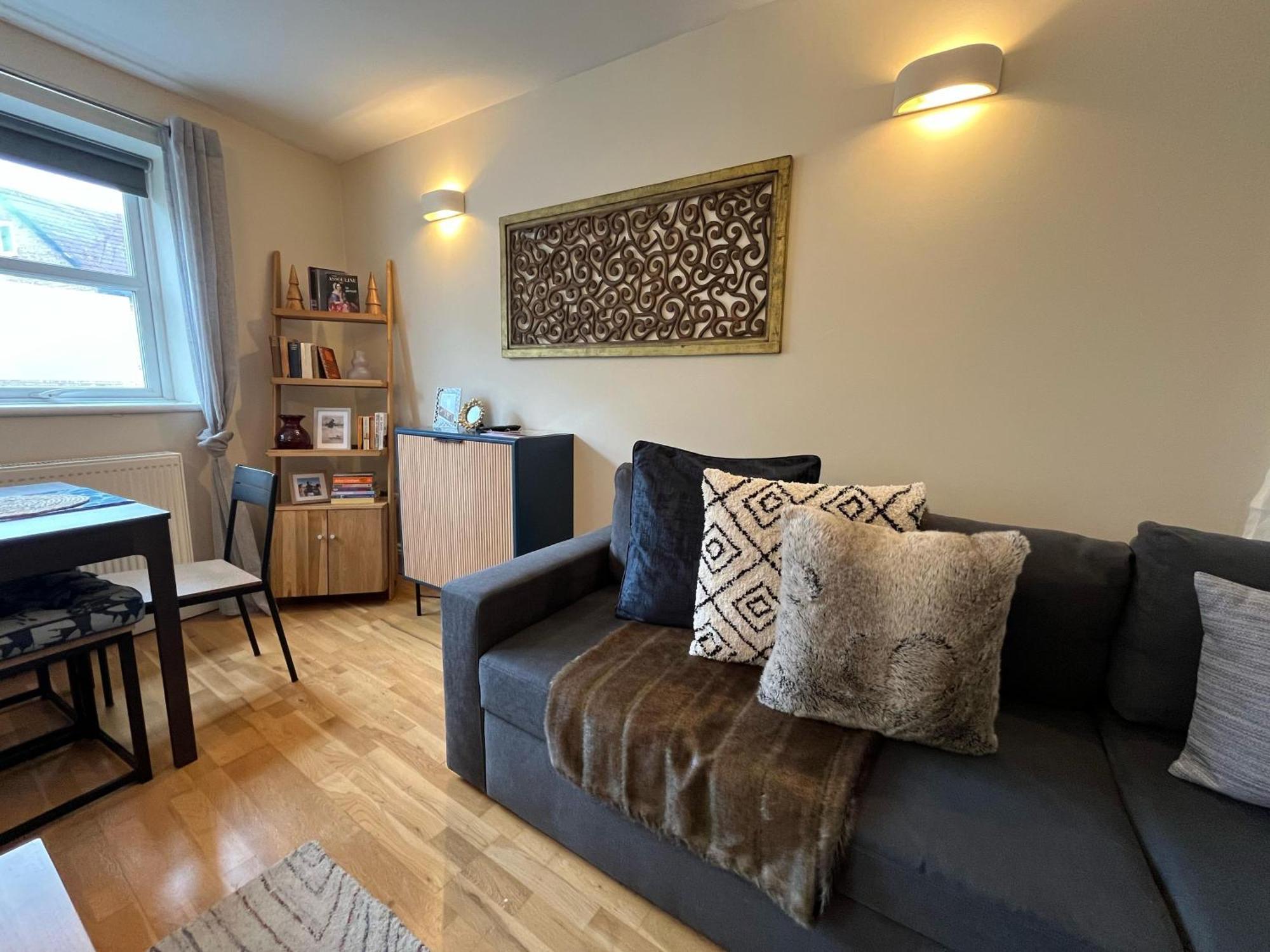 Spacious 2 Bedroom *