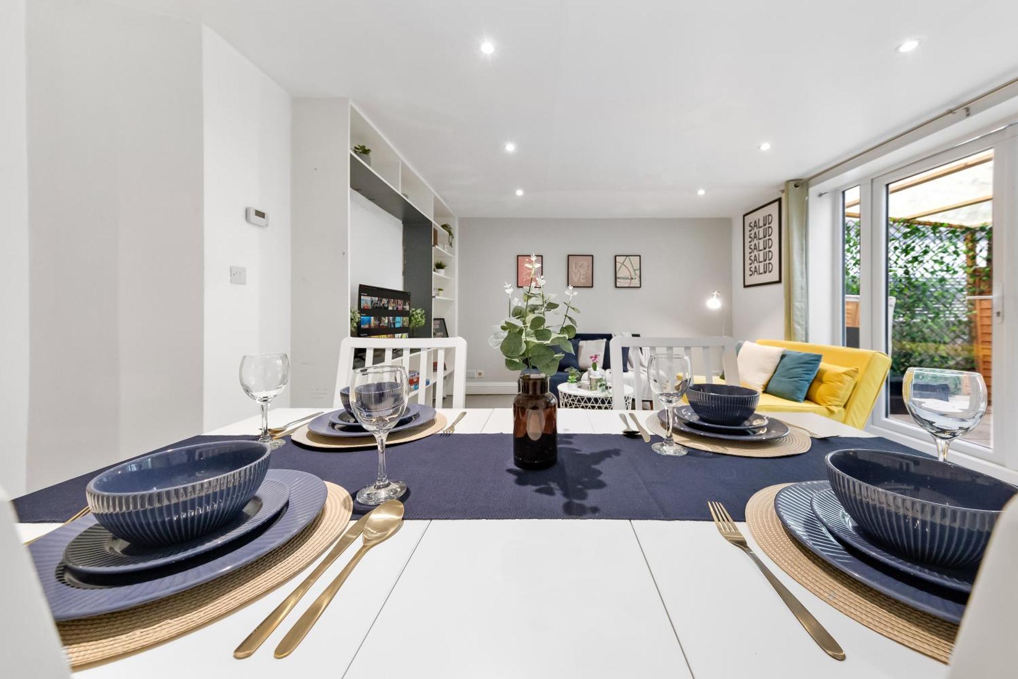 Cosy Two Bedroom Luxury Living - Hideaway Paddington & Westminster Holiday home London