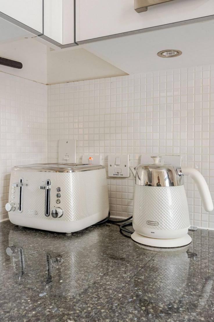 Serene Private Townhouse With Ac & Balcony For 6 * London