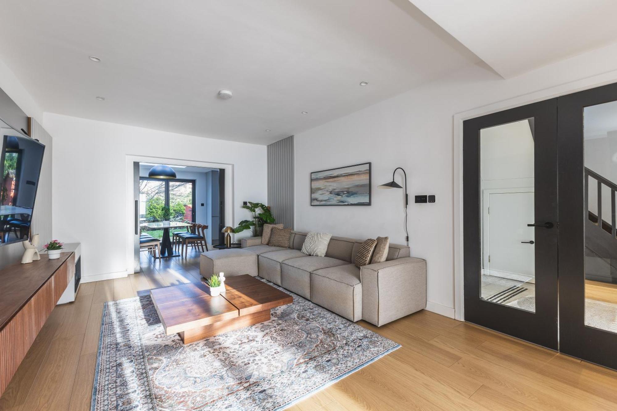 Upscale House In Acton East