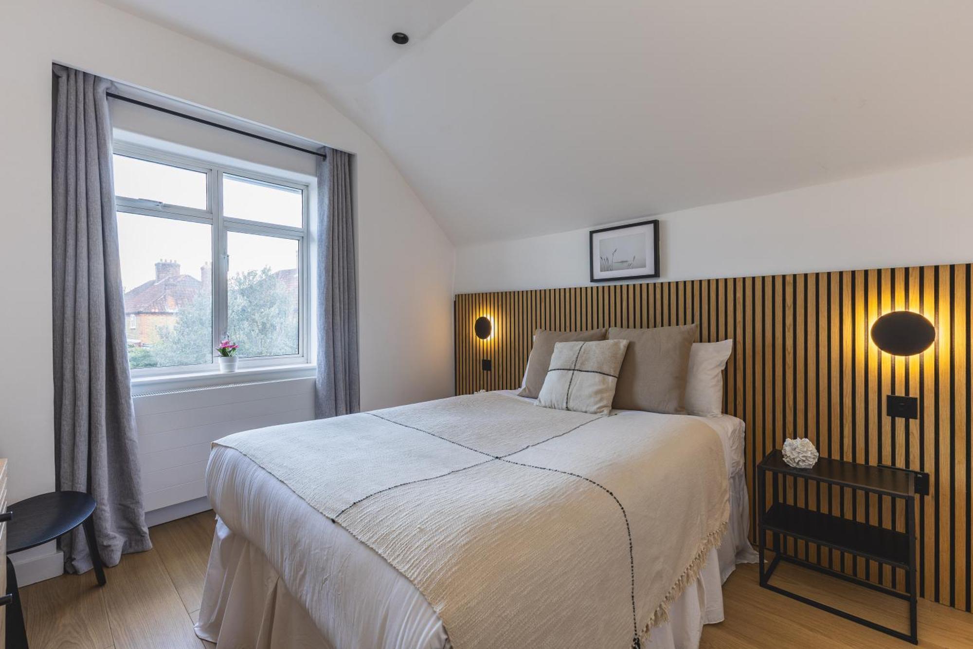 Apartment Upscale House In Acton East *