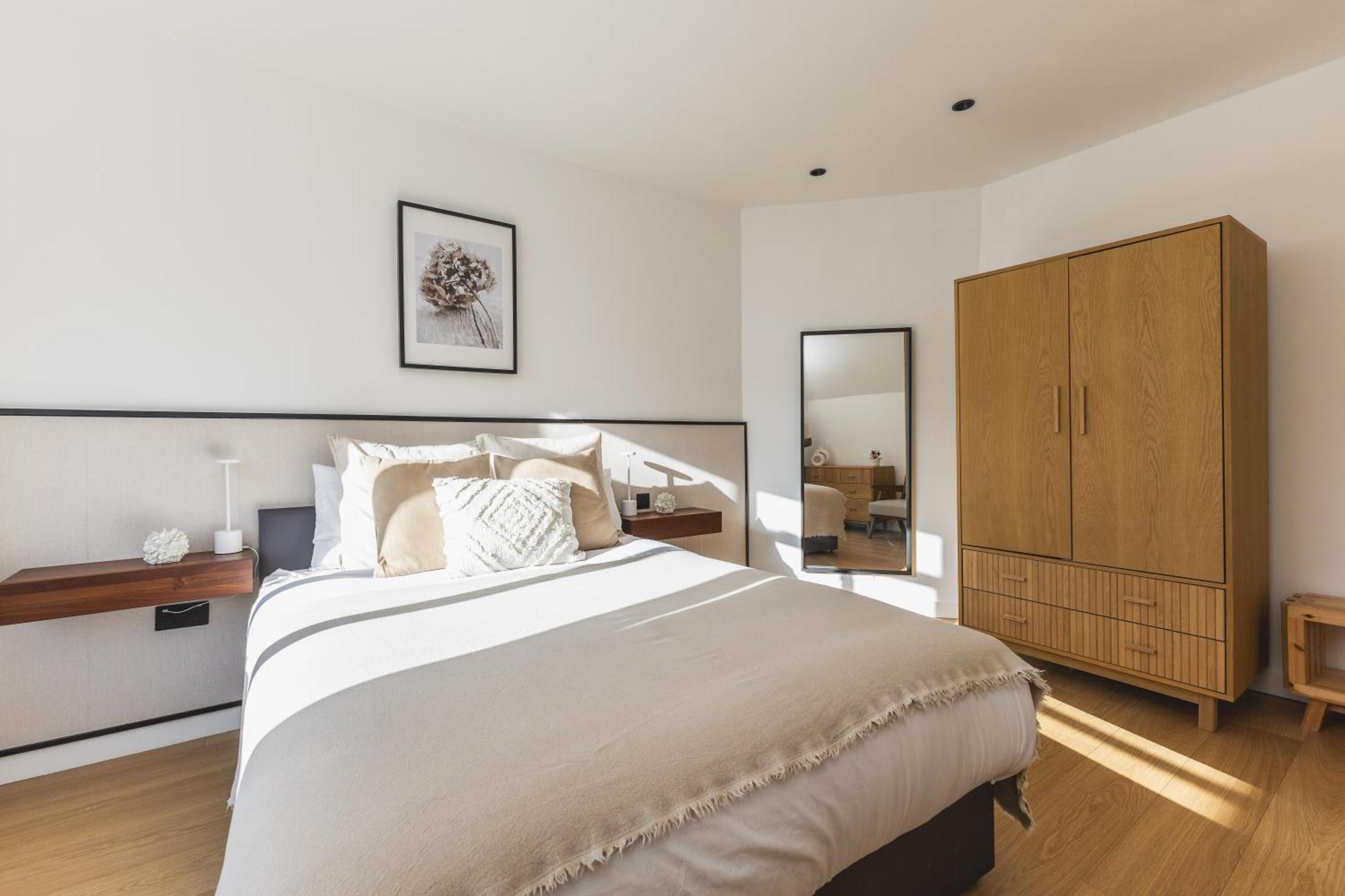 Upscale House In Acton East Apartment