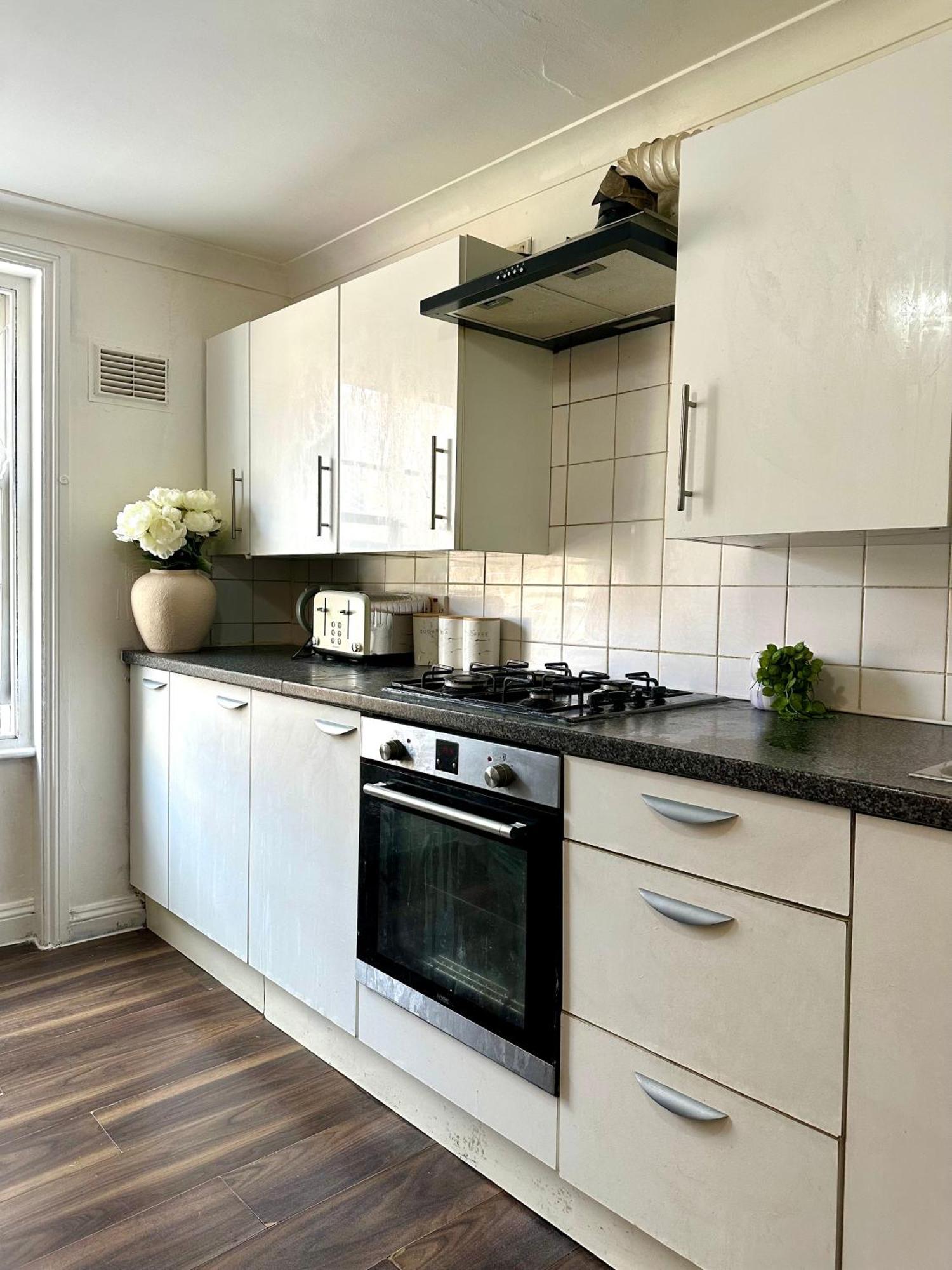 Spacious 4- Bedroom Flat! Kings Cross, St Pancras Apartment London