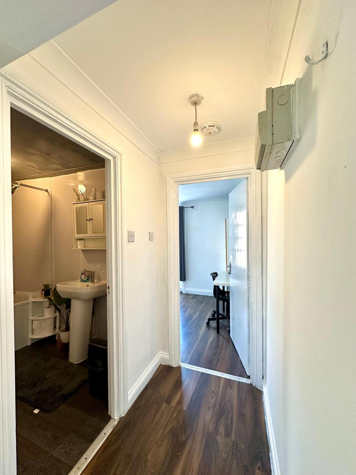 Spacious 4- Bedroom Flat! Kings Cross, St Pancras Apartment *