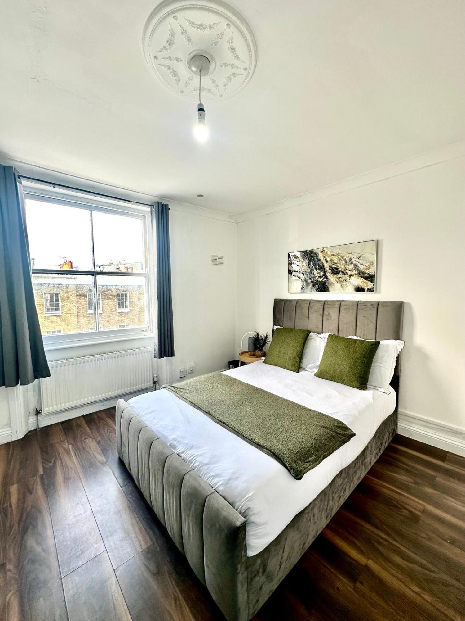 Spacious 4- Bedroom Flat! Kings Cross, St Pancras Apartment *
