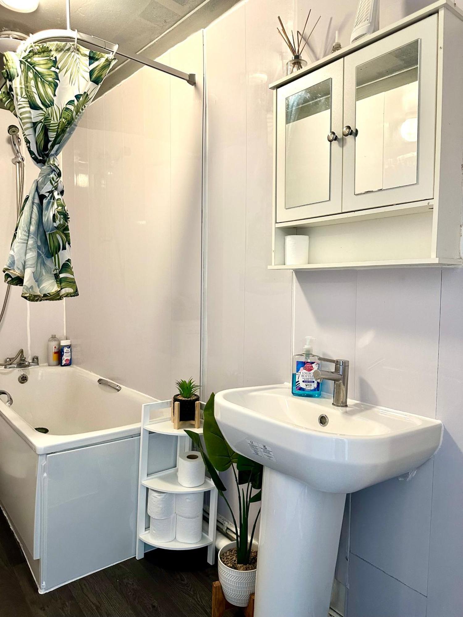 Spacious 4- Bedroom Flat! Kings Cross, St Pancras Apartment