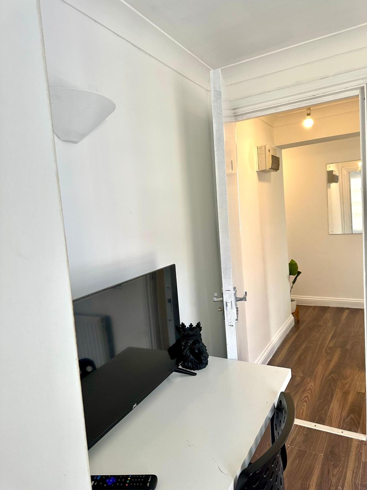 Spacious 4- Bedroom Flat! Kings Cross, St Pancras Apartment