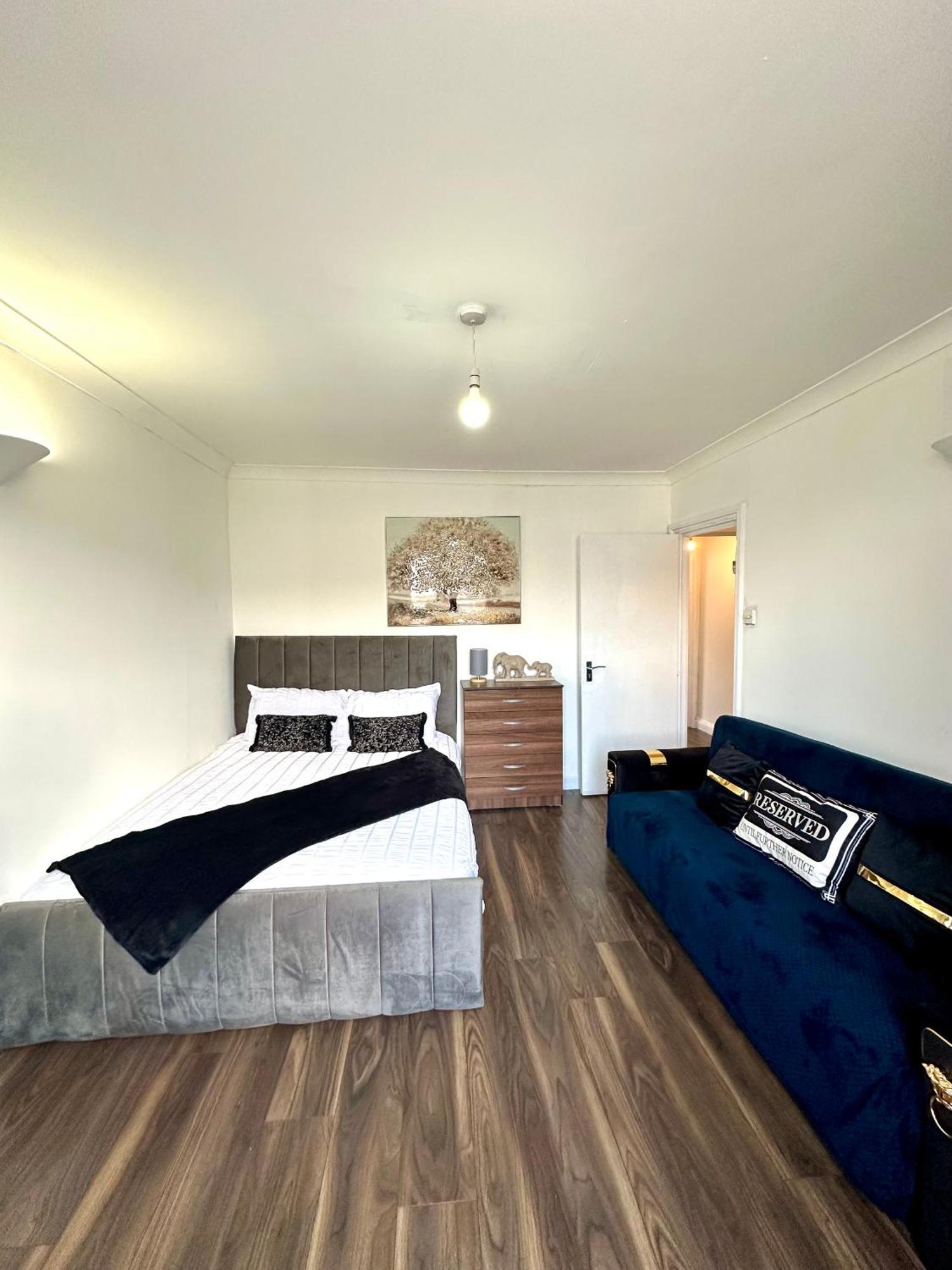 Spacious 4- Bedroom Flat! Kings Cross, St Pancras Apartment *